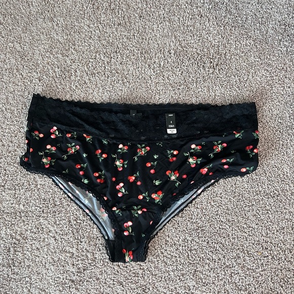 Torrid Curve Women’s Panties with Cherry’s
Size 4 (26)
NWT - Picture 1 of 6